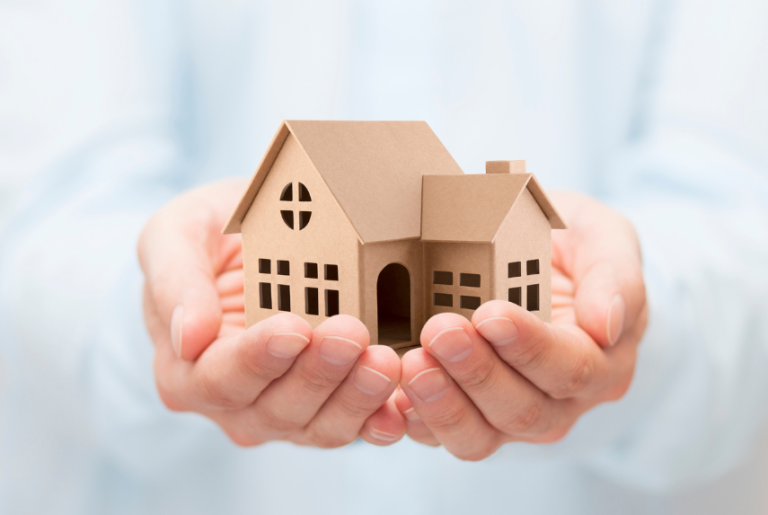 a divorce lawyer can assist in dividing property